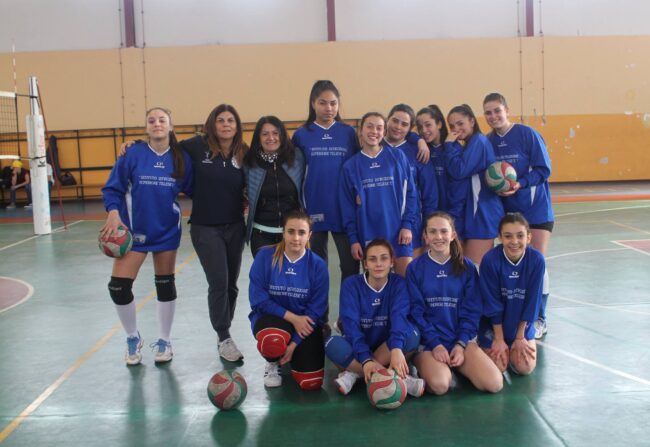 squadra pallavolo femminile IIS Telesi@ Telesi@incampo&#;Campionatistudenteschidipallavolofemminile